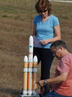 Setting Up the Delta IV Heavy